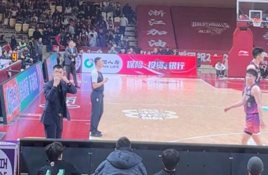 媒体人:CBA对辽宁&浙江就“四冠手势”一事提出书面警告⚠️